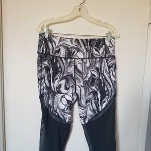 Victoria Sport Knockout Capri Mesh Leg